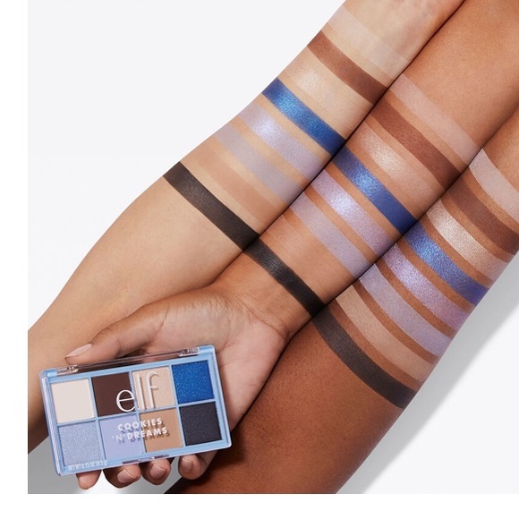 A limited-edition 8-piece shadow 
palette inspired by cookies 'n cream richness. - Picture 1 of 4